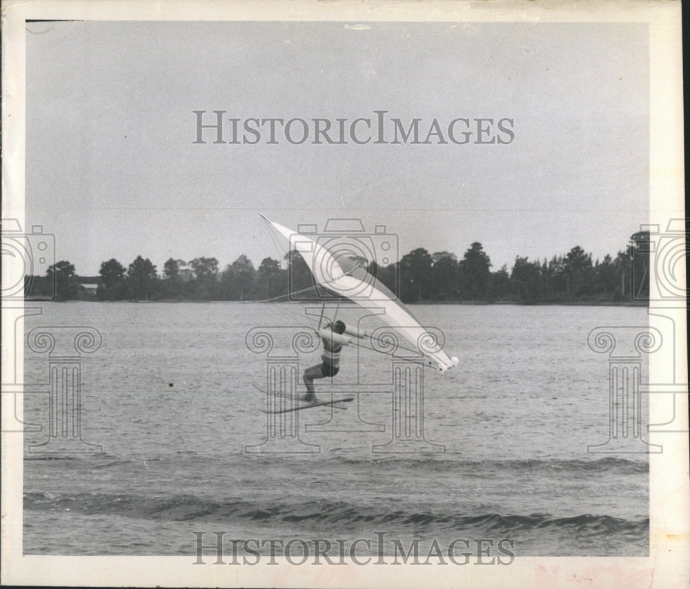 1969 Press Photo Johnny Carson Cypress Gardens The Tonight Show Skiing Water - Historic Images