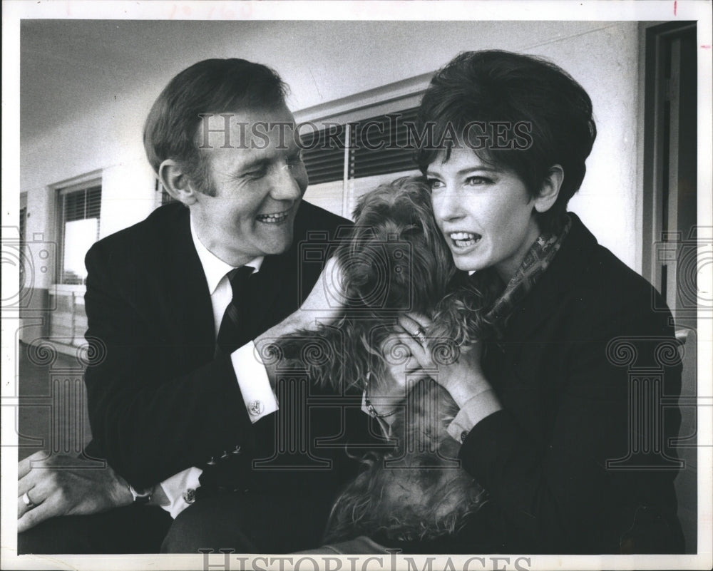 1969 Press Photo Mr. and Mrs. Carson with cute little dog. - RSH13493 - Historic Images