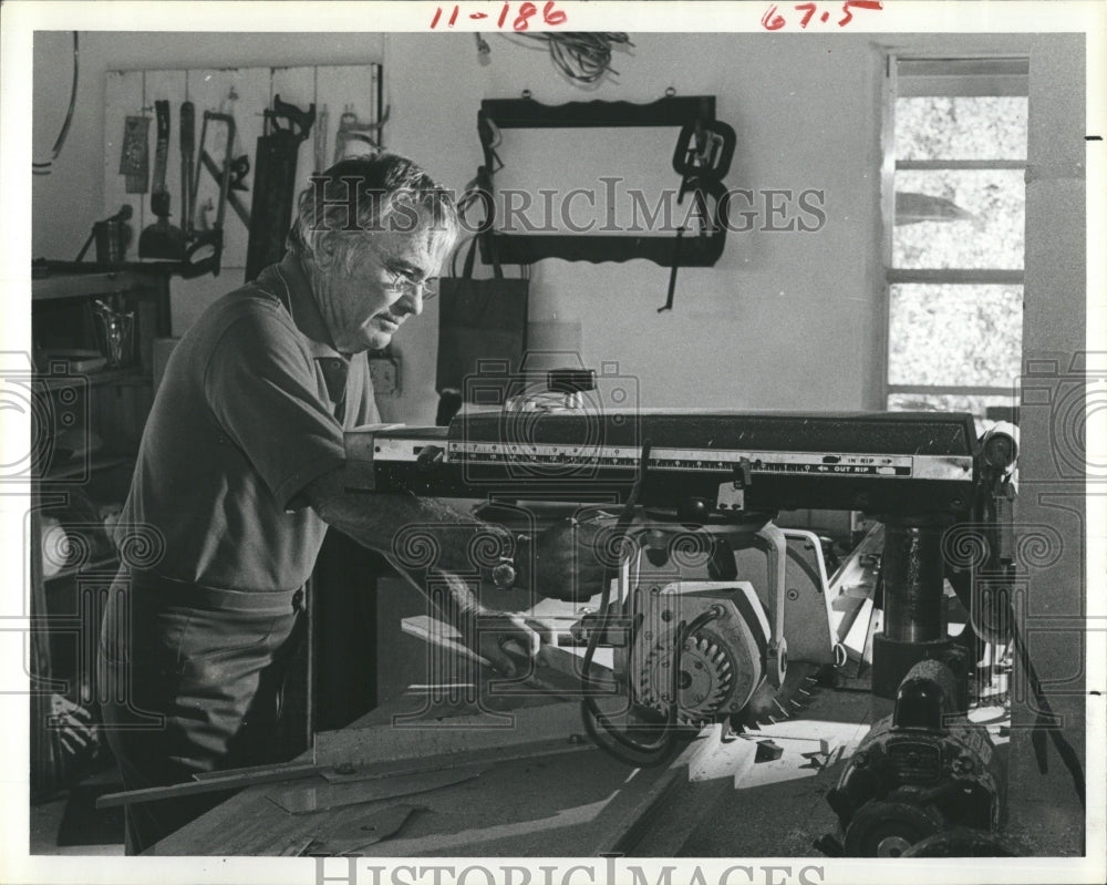 1979 Press Photo Mourfield&#39;s at his workshop which contains a drill press, radia - Historic Images