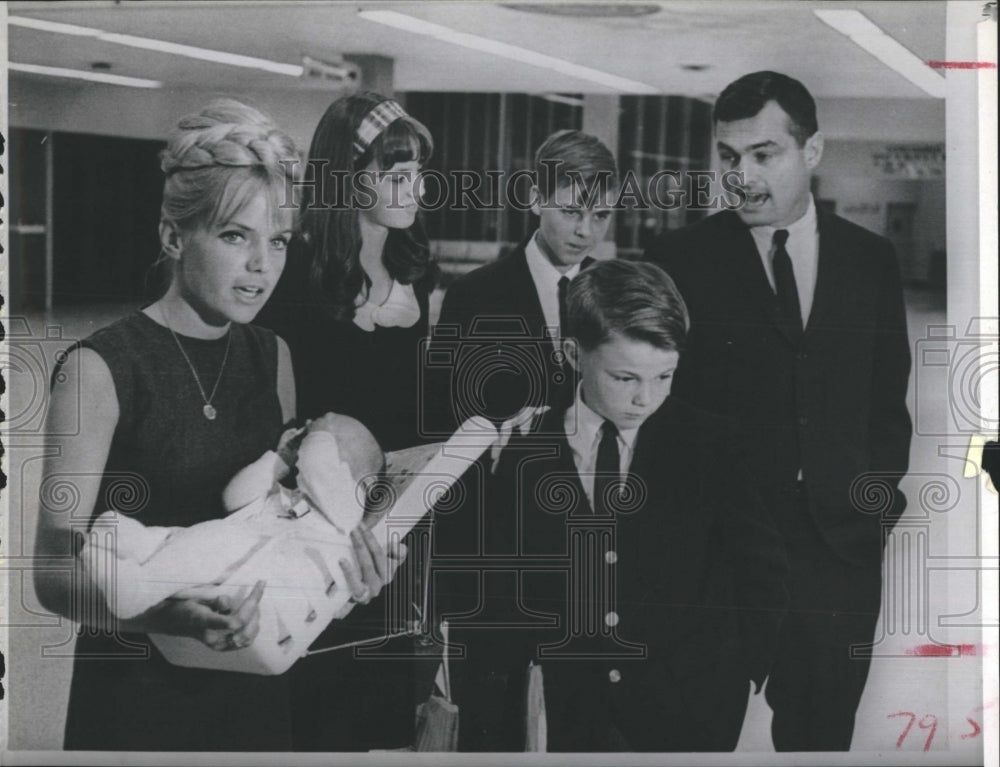 1965 Press Photo Children of Slain Financer Jacques Mossler Arrive to Testify - Historic Images