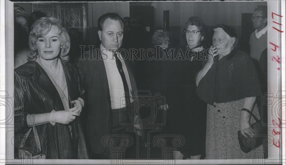 1966 Press Photo Spectators Watch Murder Suspect Candace Mossler - RSH13609 - Historic Images