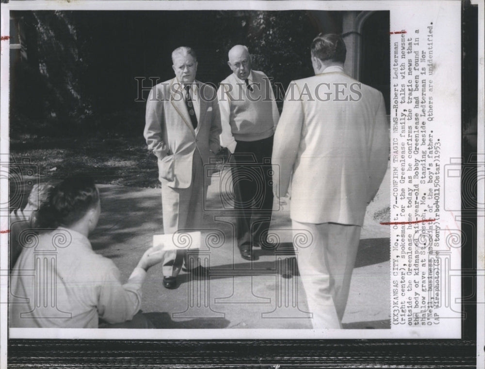 1953 Press Photo Robert Ledtermen (right center) talks to a newsmen - Historic Images