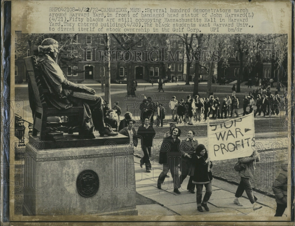 1972 Press Photo Demonstrator around Harvard Yard. - RSH13719 - Historic Images