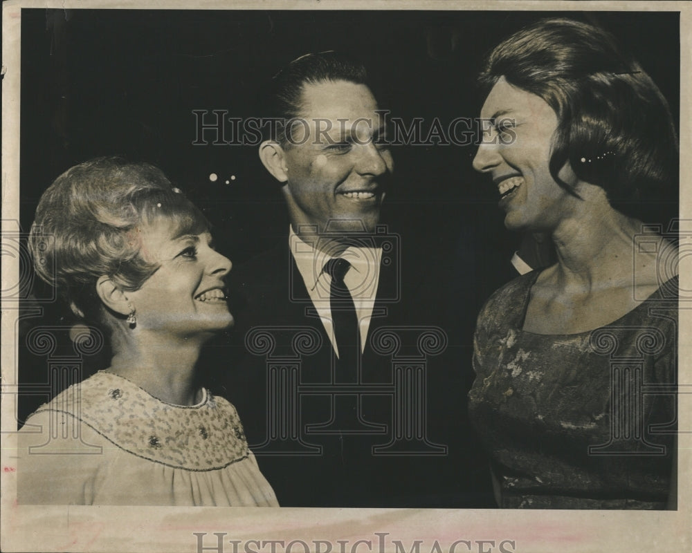 1967 Press Photo Mrs. William Dempsey C. W. Monta DeOca District Engineer Mrs. - Historic Images