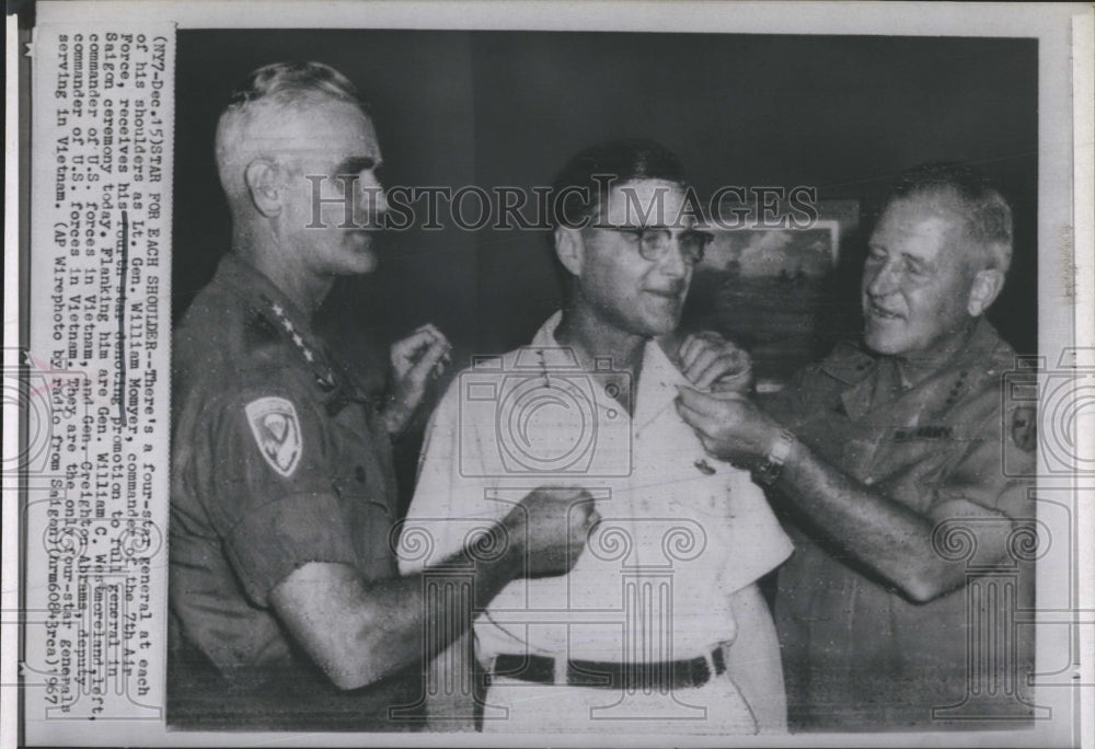 1967 Press Photo Lt.Gen William Momyer receives his fourth star promotion in Vietnam - Historic Images