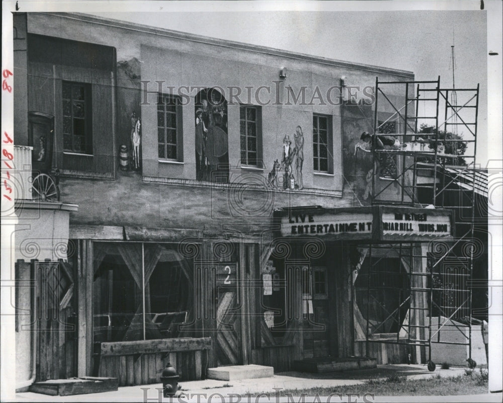 1977 Press Photo Mural On Second Story Of Bar In Clearwater Florida - Historic Images