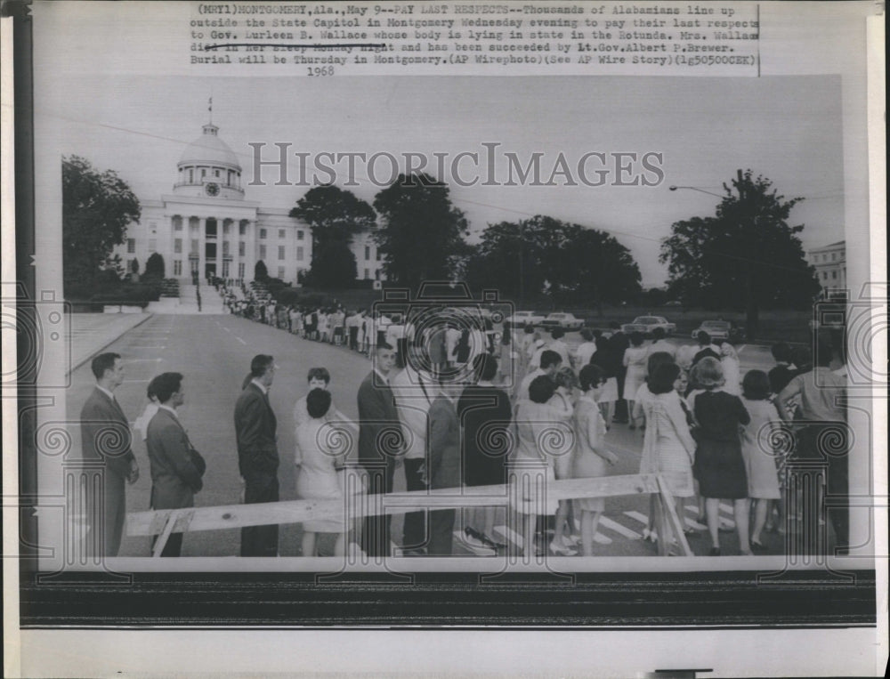 1968 Press Photo Crowds Await Passing Coffin of Gov Wallace of Alabama - Historic Images