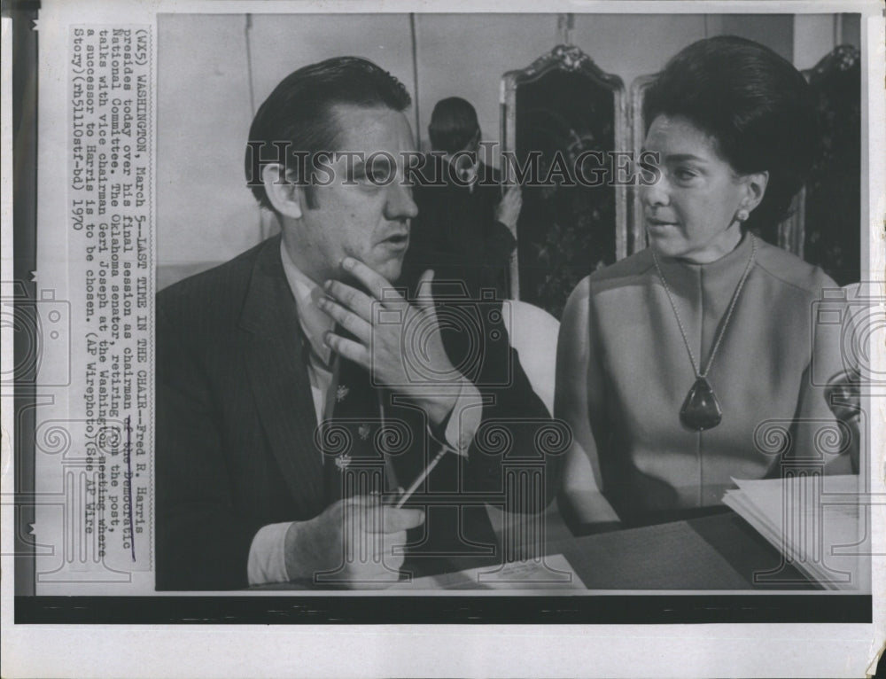 1970 Press Photo Fred R. Harris resigns as Chairman of the D N C - Historic Images