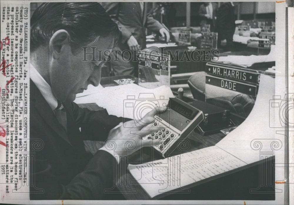 1971 Press Photo Dade County Rep. Marshall Harris on the house floor. - Historic Images