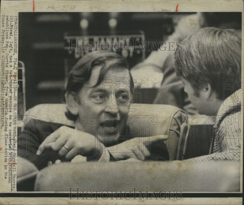 1974 Press Photo Rep. Marshall Harris and Rep. Curtis Kiser on house floor. - Historic Images