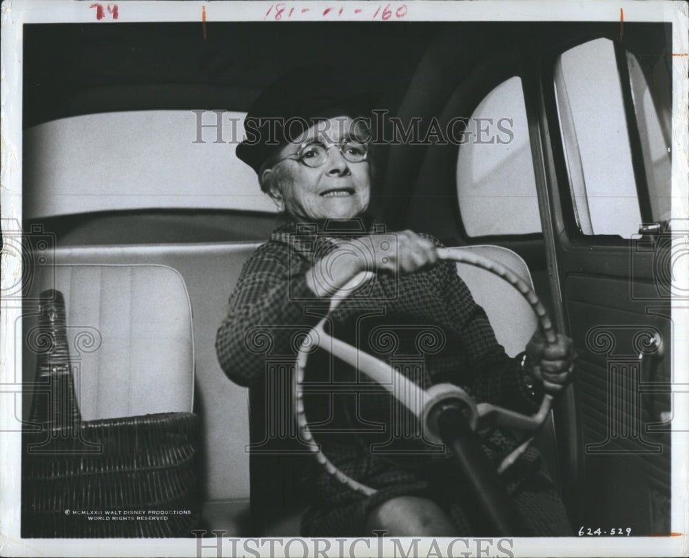 1972 Press Photo Actress Helen Hayes Drives In Movie The Love Bug Rides Again - Historic Images