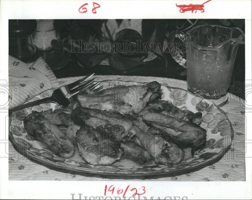 1981 Press Photo Pictured is oven-fried chicken with honey butter sauce. - Historic Images