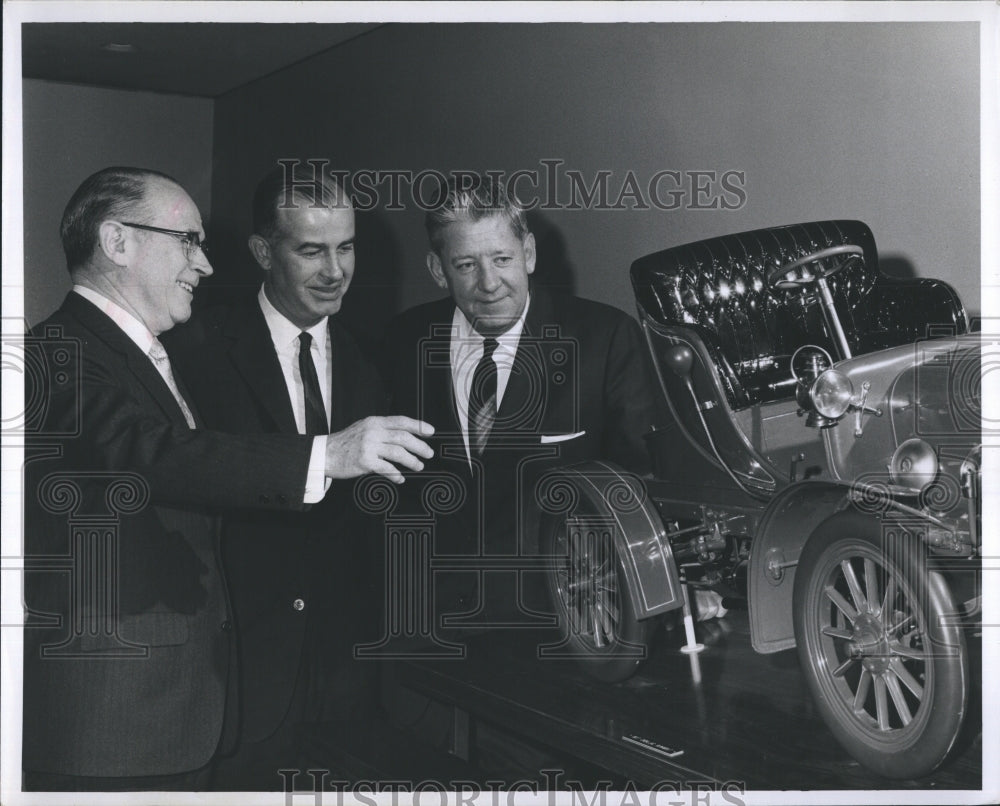 1968 Press Photo W. Page Harris,Calvin J. Werner & Fred Hopkins, Auto executives - Historic Images