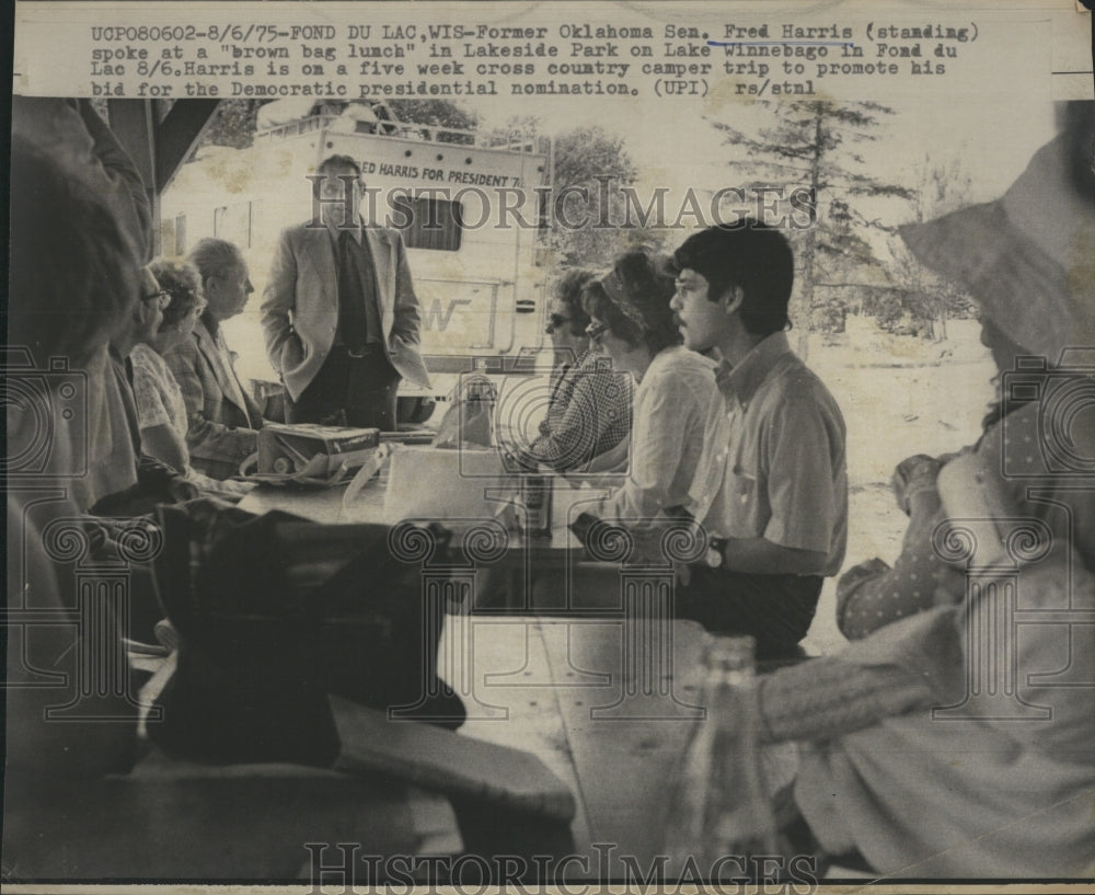 1975 Press Photo Sen. Fred Harris, presidential campaign. - Historic Images