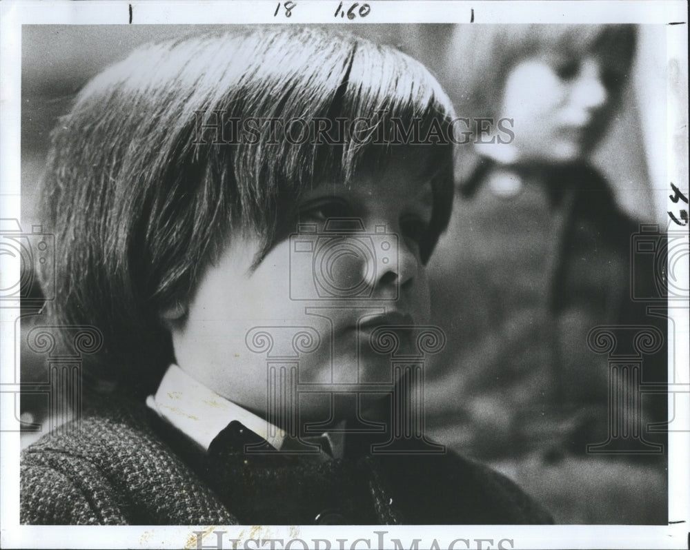 1977 Press Photo Max Harris in "Baa Baa Blacksheep." - Historic Images