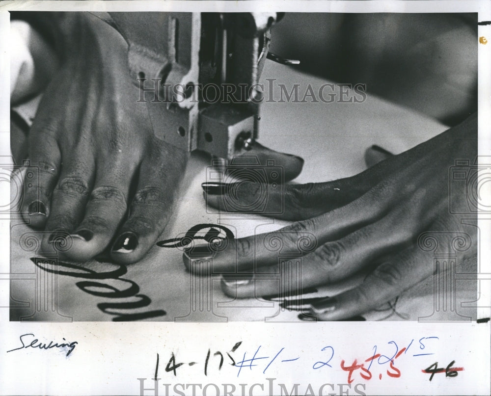 1977 Press Photo Rose Harrison Sewing Just For You Product - Historic Images