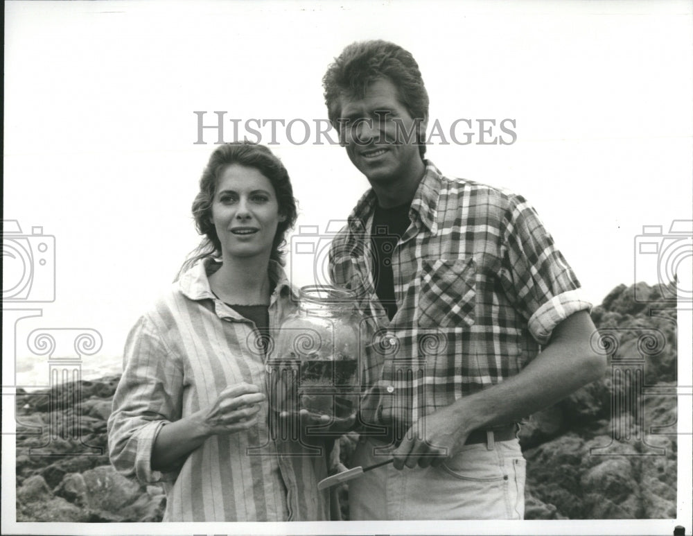 1983 Press Photo Kathryn Harrold &amp; Barry Bostwick in &quot;An Uncommon Love.&quot; - Historic Images