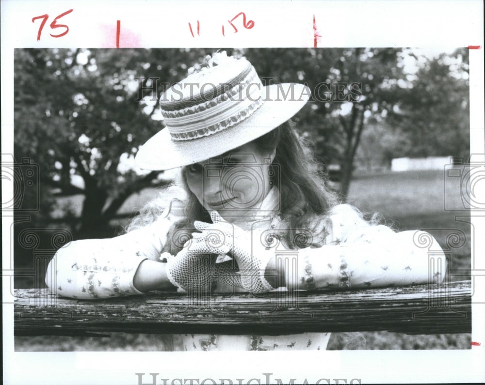 1984 Press Photo Lisa Harrow in &quot;Nancy Astor&quot; - Historic Images