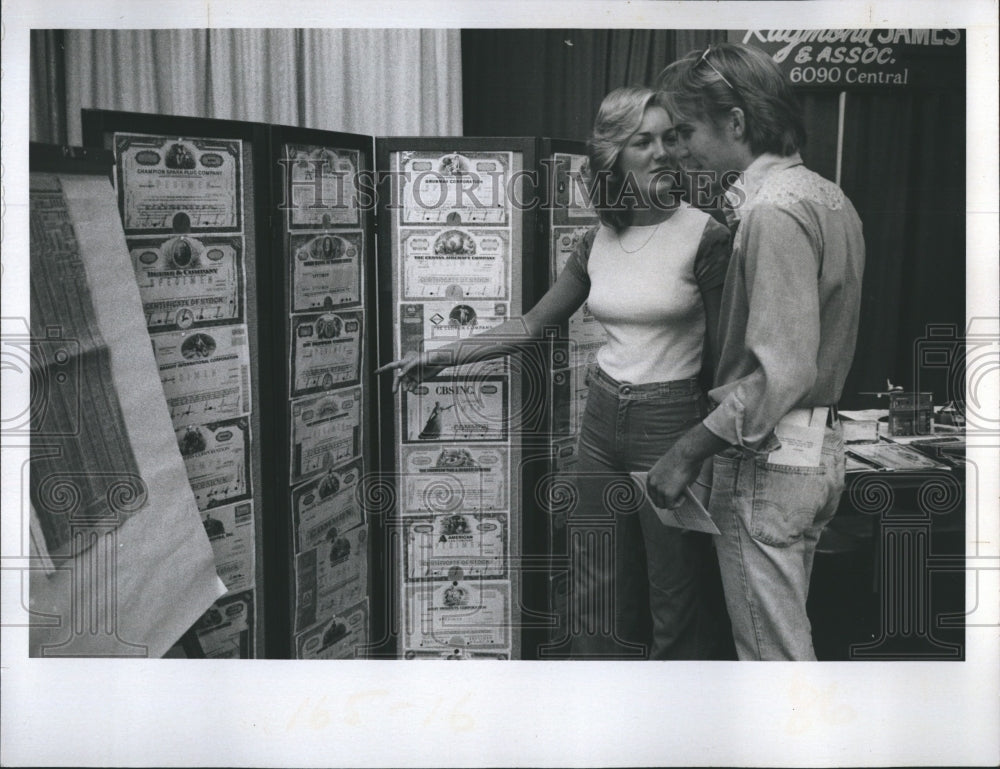 1975 Press Photo Laura Newberry &amp; Pat O&#39;Hearn at Expo 75. - RSH14525 - Historic Images