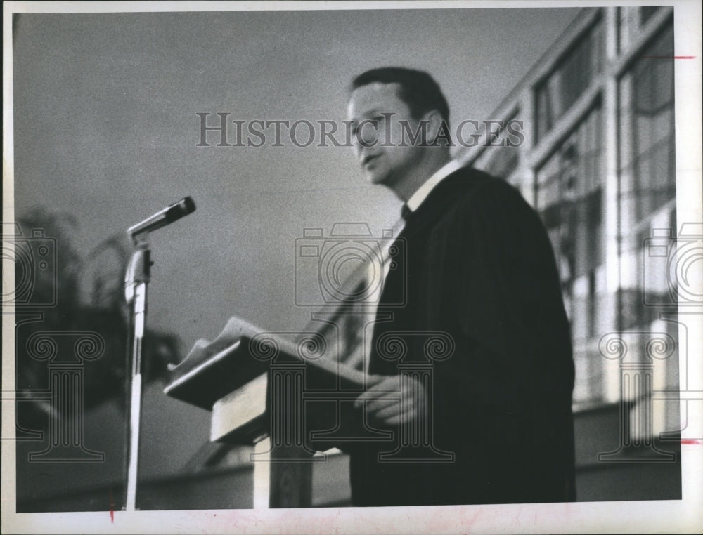1968 Press Photo Charles Weltner Commencement Address Florida Presbyterian - Historic Images