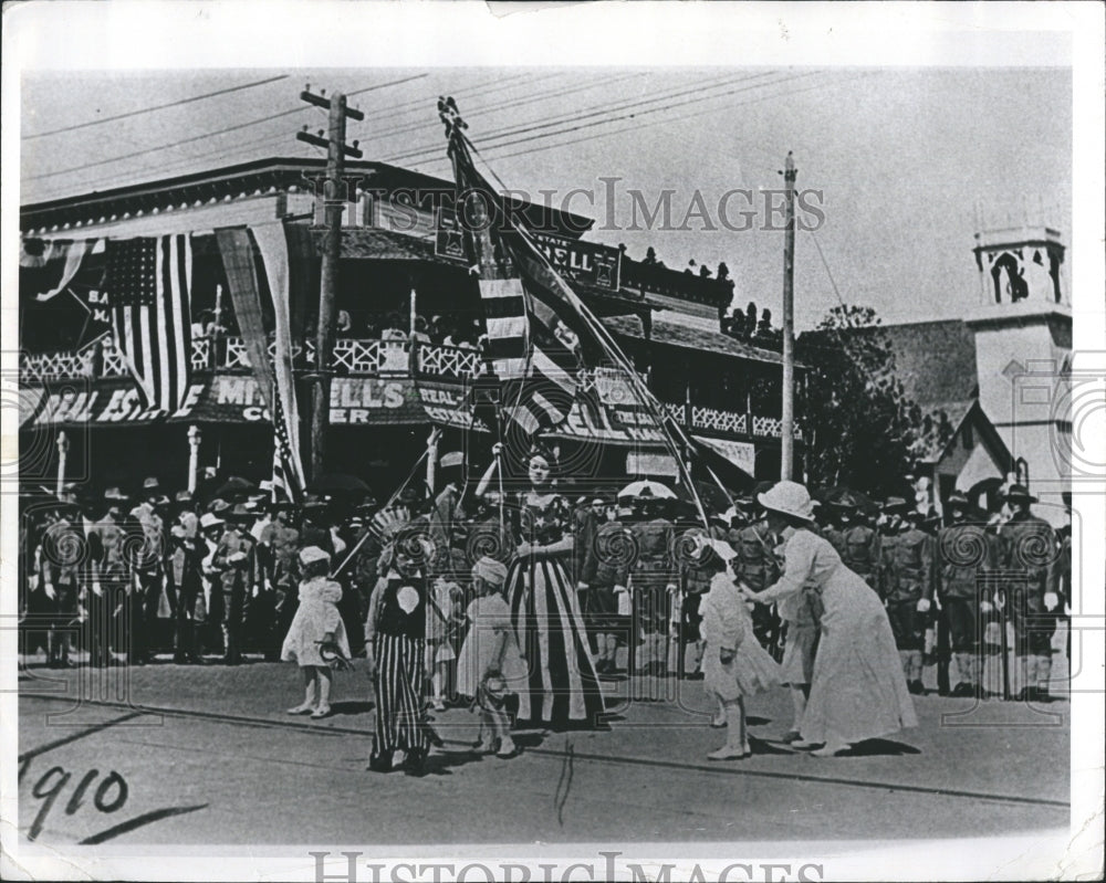 1982 Press Photo Festival Stars - Historic Images