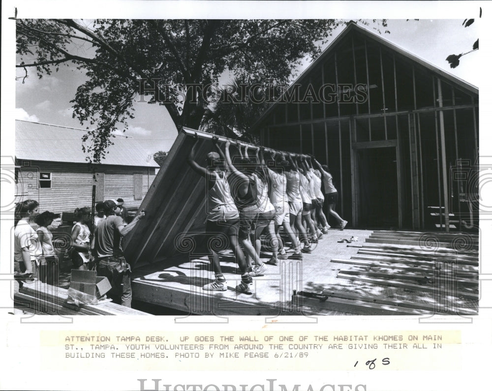 1989 Press Photo Volunteers building house for Tampa Habitat - RSH14723 - Historic Images