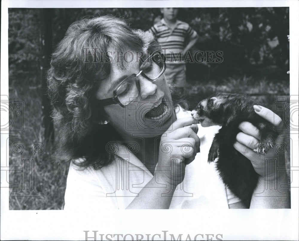 1983 Press Photo Ferret Patty Davis - Historic Images