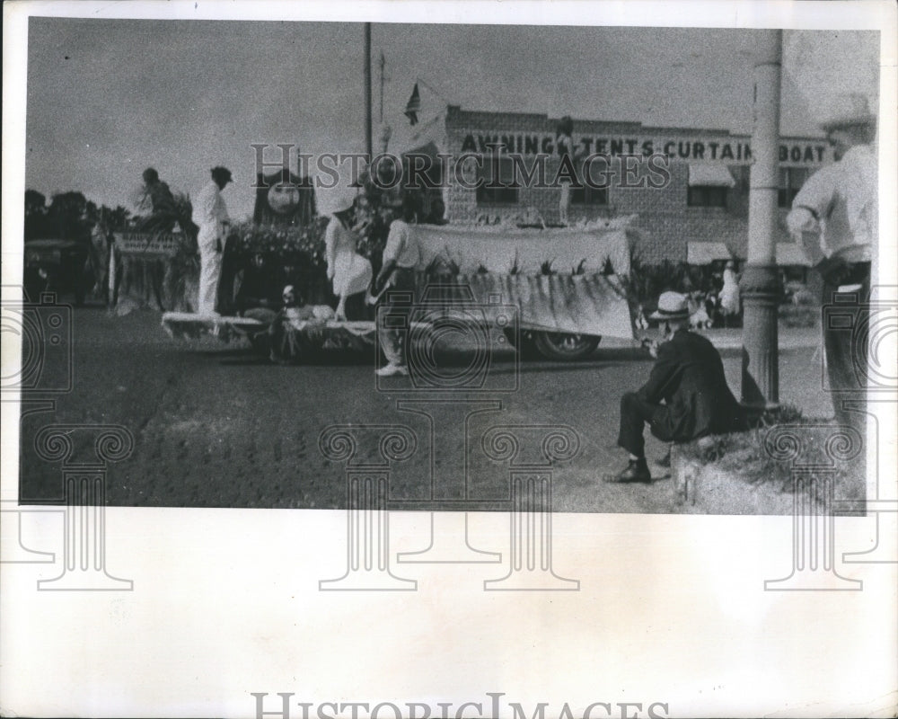 1973 Press Photo 192 Festival Parade. - Historic Images