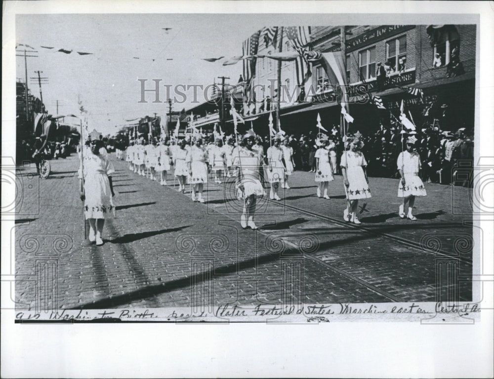 1977 Press Copy Photo 1912 Washington Birthday Parade - RSH14843 - Historic Images