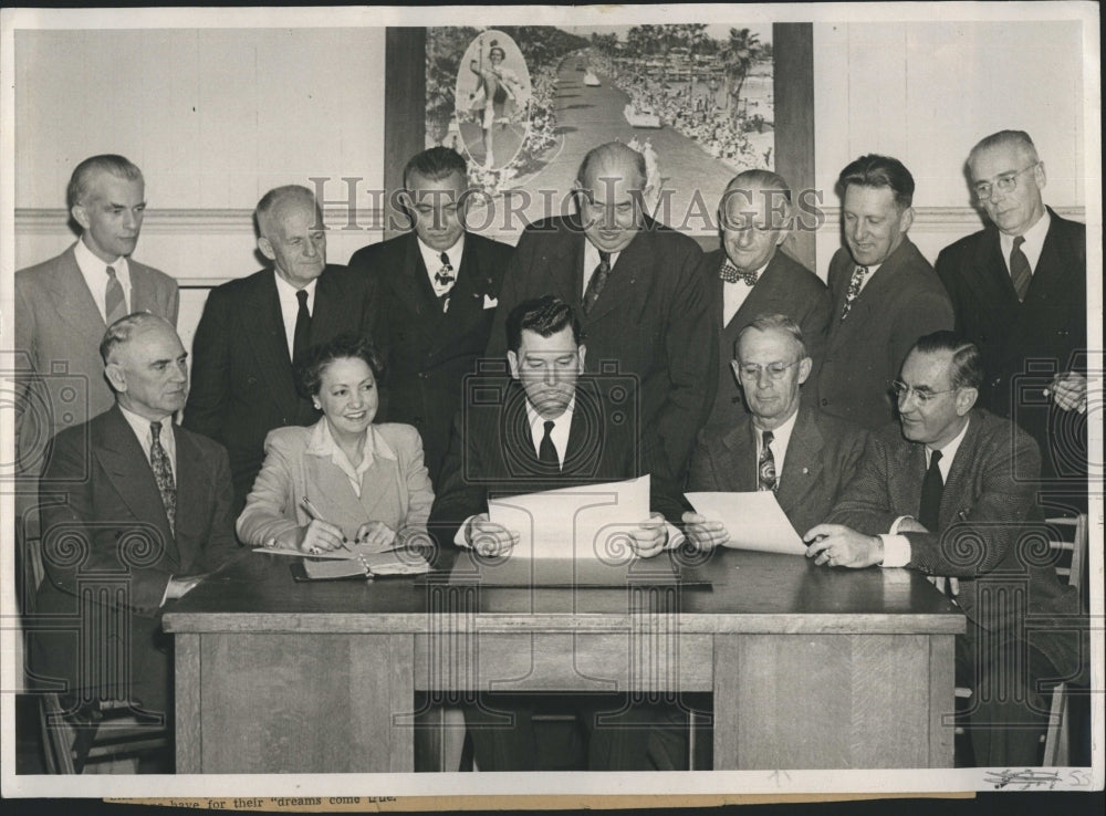 1946 Press Photo Committee Committed To Making Festival Of States Best Ever - Historic Images