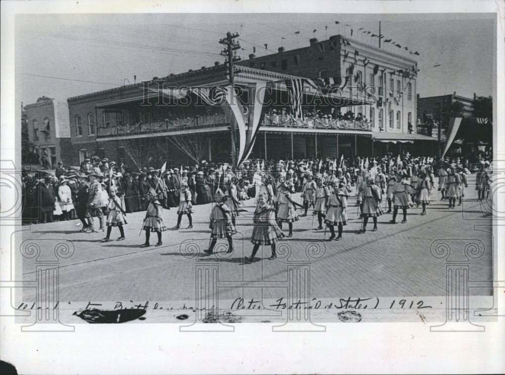 1977 Press Photo Picture Of 1912 Washington&#39;s Birthday Parade In Florida - Historic Images