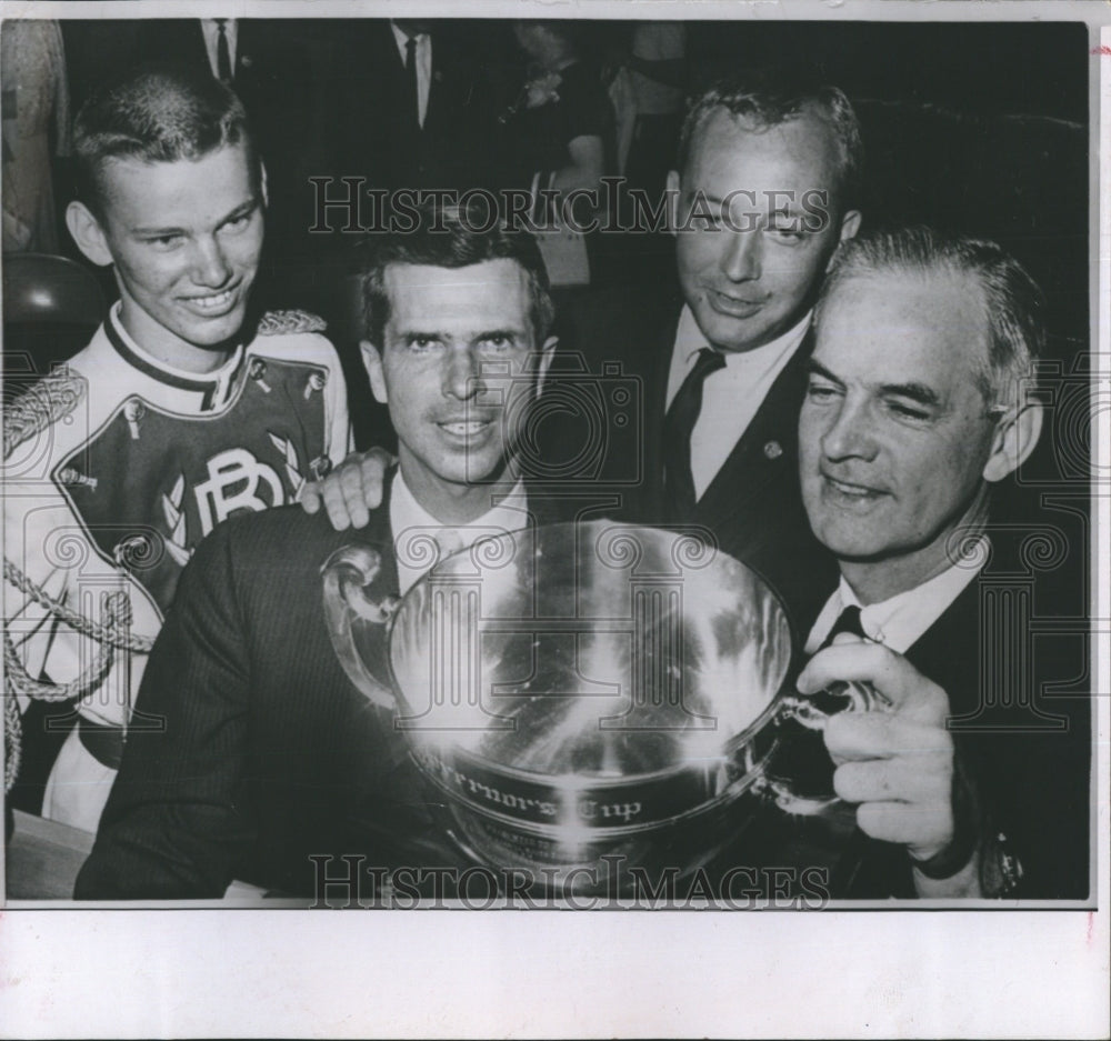 1964 Press Photo Herbert Melleney Presents Ben Davis High Band With Award - Historic Images