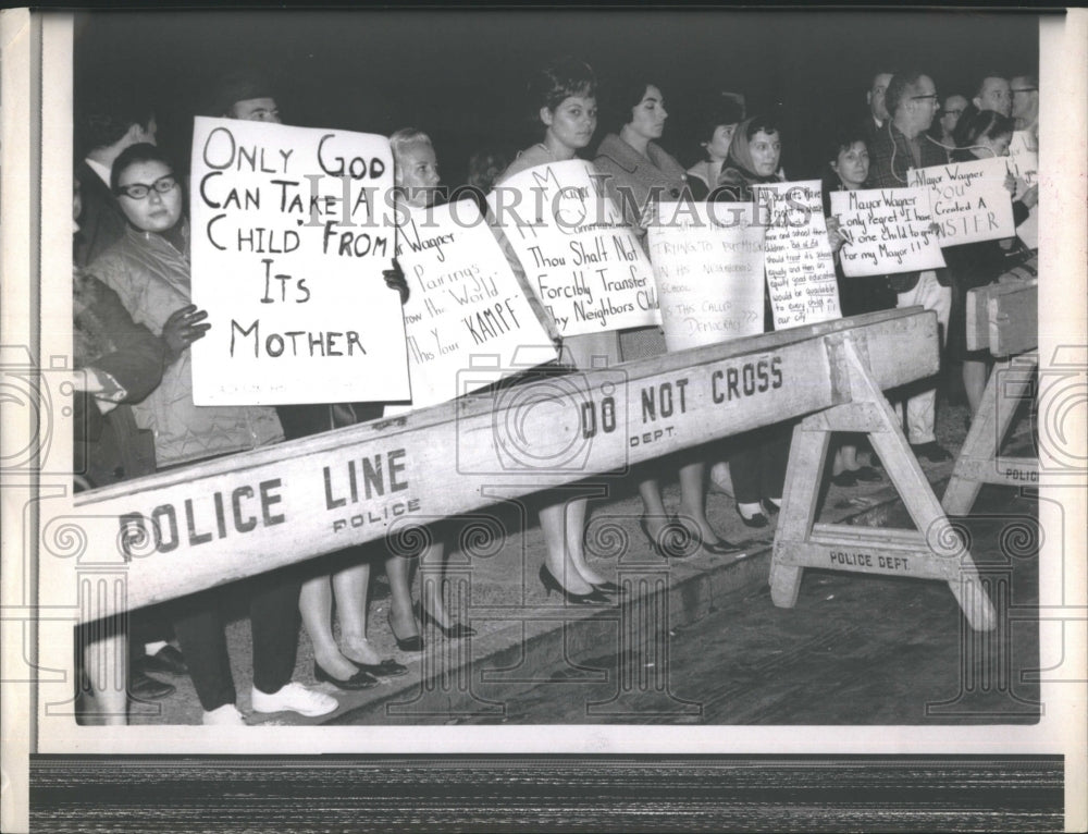 Press Photo Women Protest Mayor Wagner Of N.Y. - Historic Images