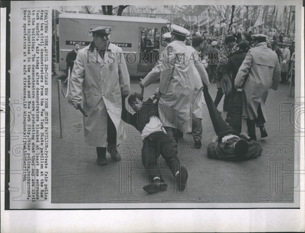 1964 Press Photo Police drag civil demonstrators from New York State Pavillion - Historic Images