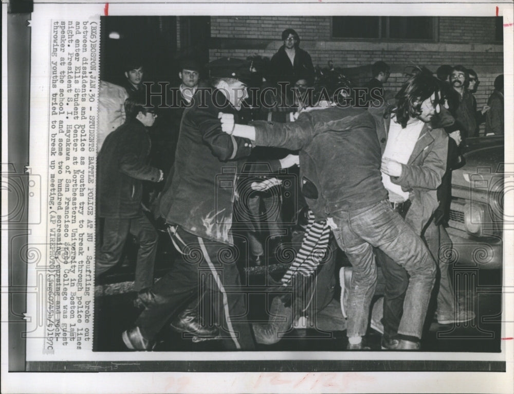 1970 Press Photo Students try to break up meeting with President S.I. Hayakawa - Historic Images