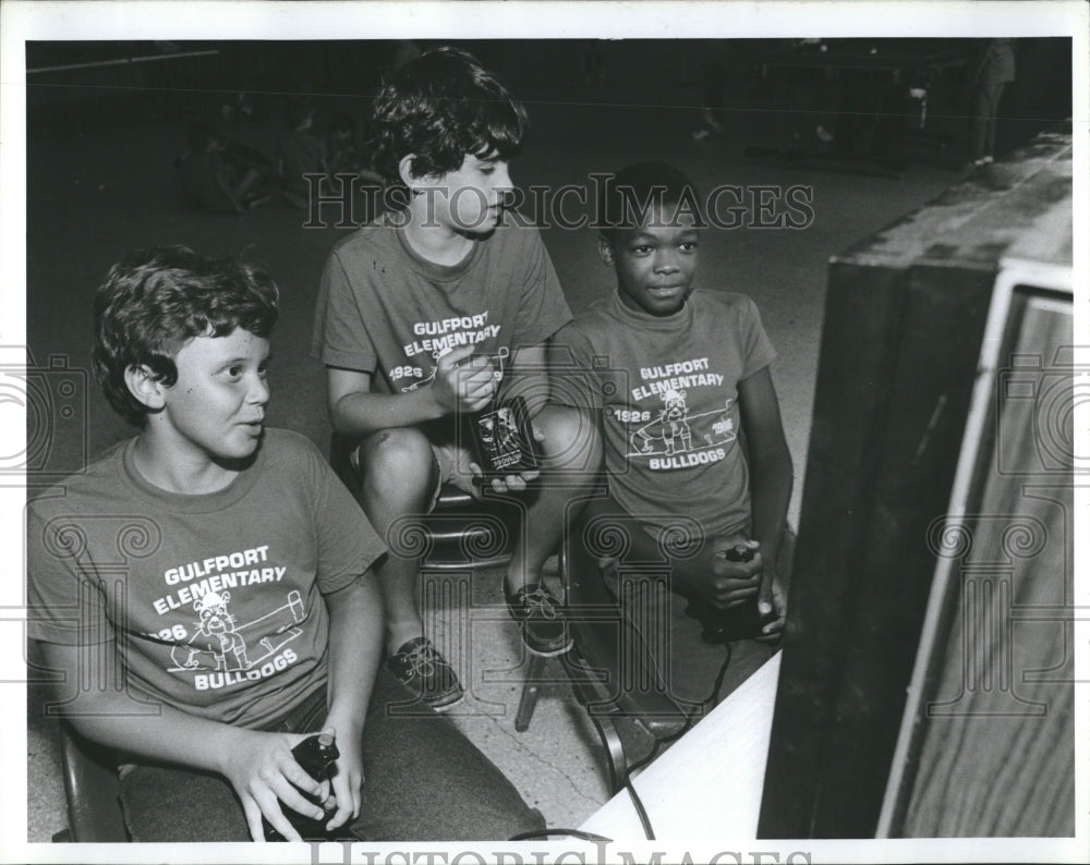 1986 Press Photo Children playing at Gulfport Community Center - Historic Images