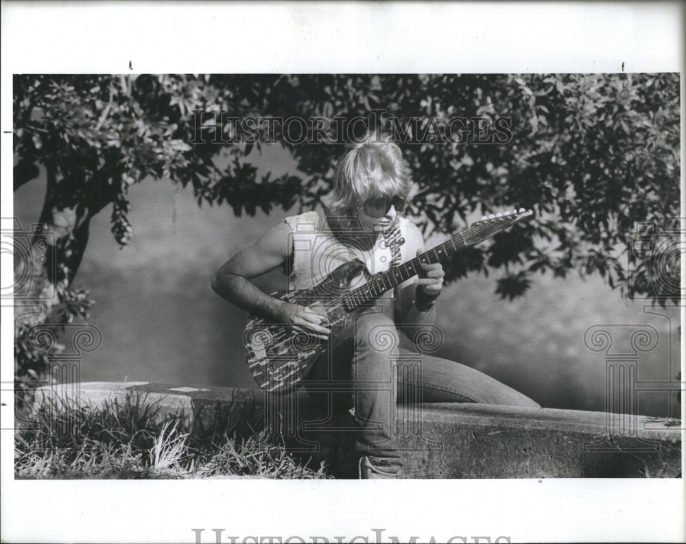 1987PressPhoto Tony Parisi of St. Petersburg practices a few licks on his guitar - Historic Images