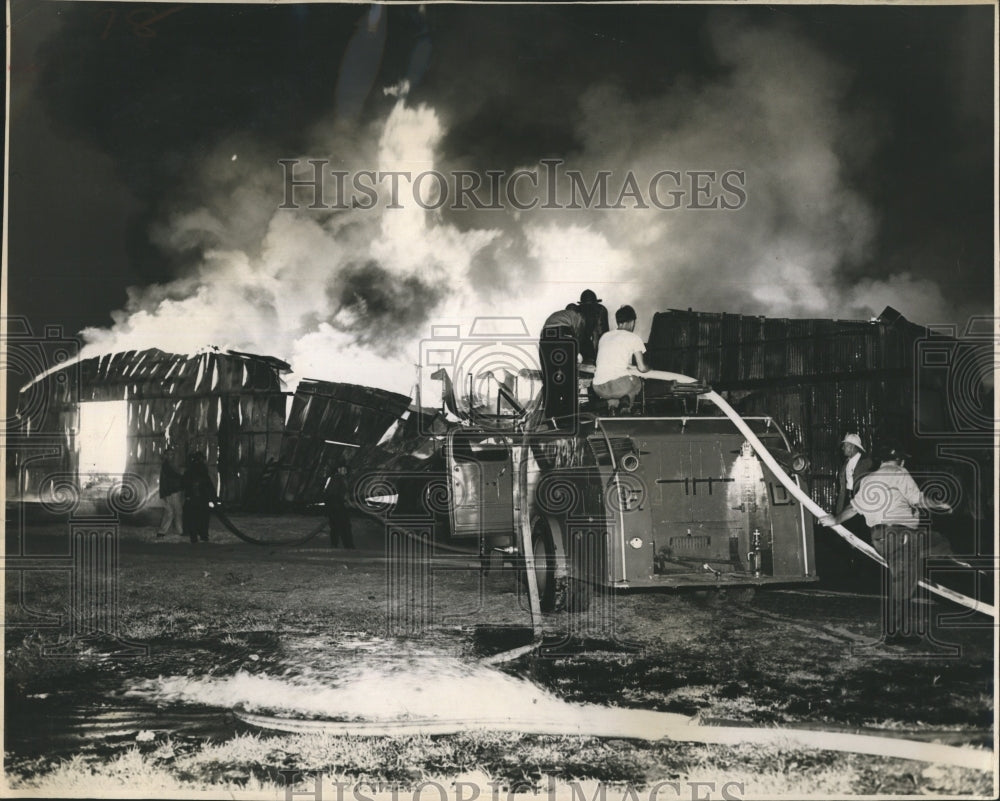 1965 Press Photo St. Petersburg firemen fight fire at Grounds Lumber and Millwk. - Historic Images