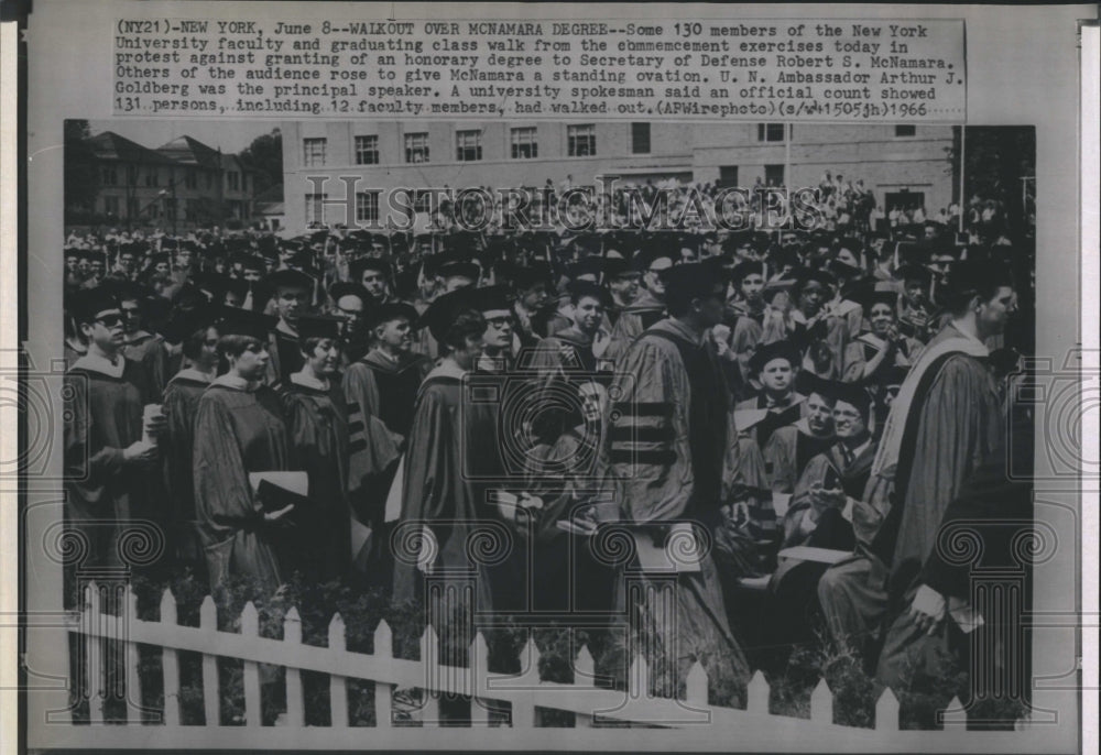 1966 Press Photo Graduating Class on New York Univ. Walk out during commencent. - Historic Images