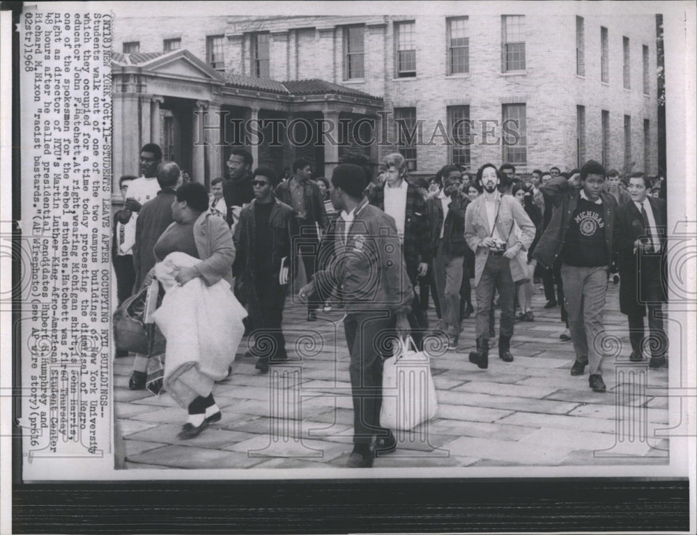 1968 Press Photo Students of New York University walk out of the campus. - Historic Images