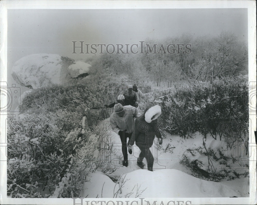 Press Photo Hikers Snow Hills - RSH15101 - Historic Images