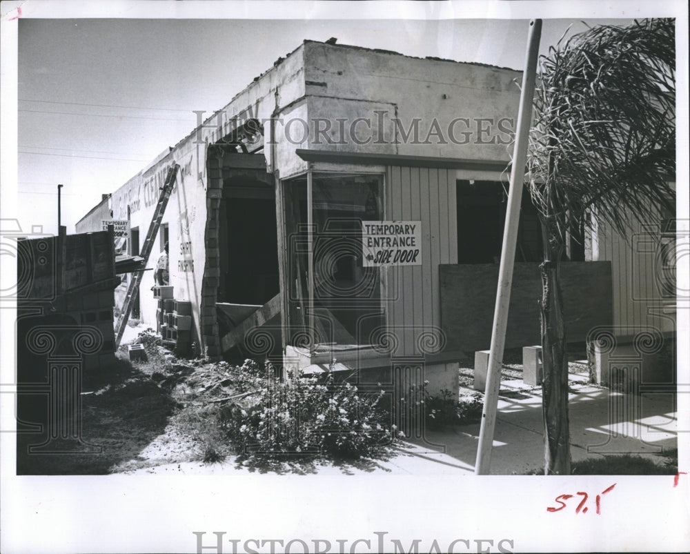 1963 Press Photo Gulf Beach Cleaners and Laundry. - Historic Images