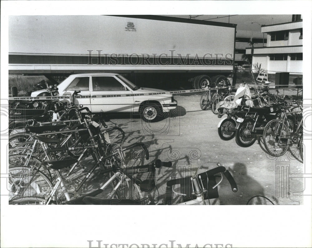 1985 Press Photo Bicycles Car Motorcycle Motorbikes - Historic Images