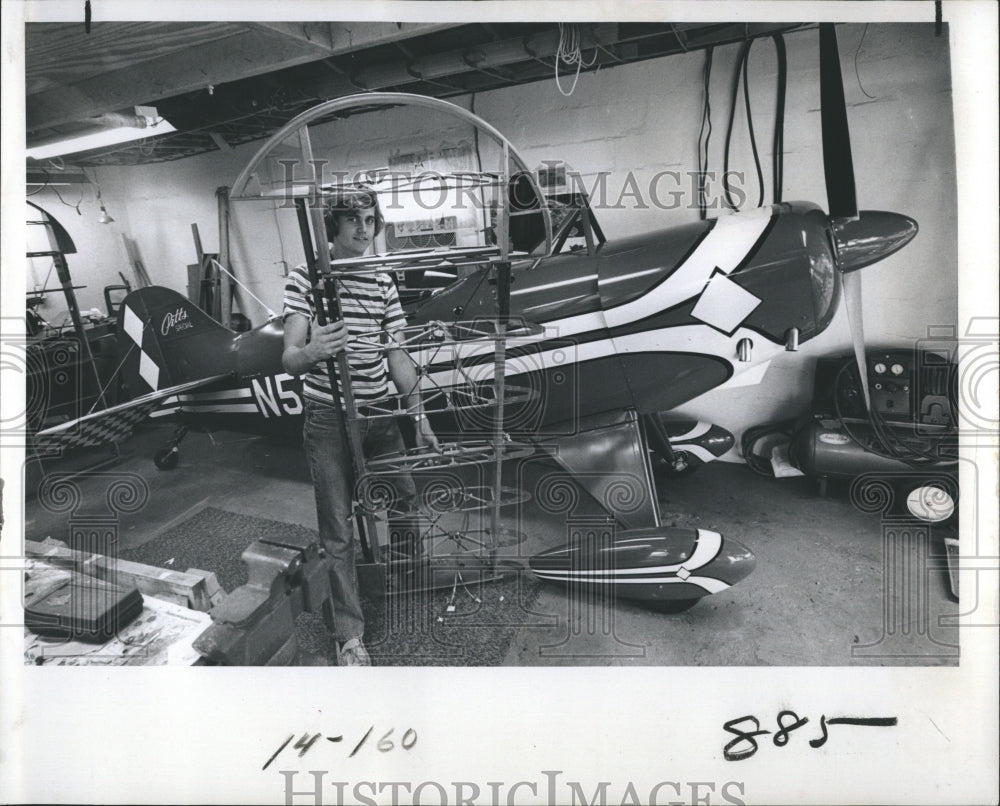 1977 Press Photo Robert Klein Partially Assembled Wing Airplane - RSH15329 - Historic Images