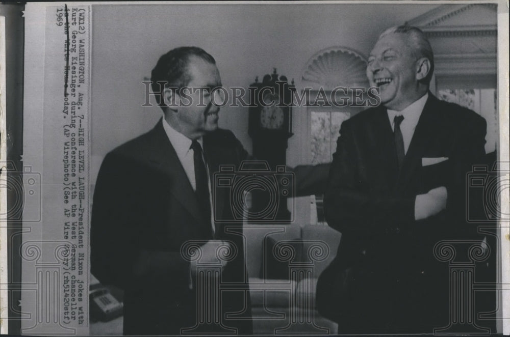 1969 Press Photo President Nixon Kurt George Kiesinger Joke Together Conference - Historic Images