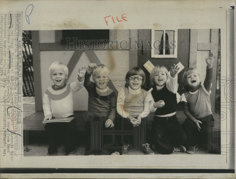 1974 Press Photo Kienast Quintuplets Almost 4 Years Ted Gordon Abigail Sara Amy - Historic Images