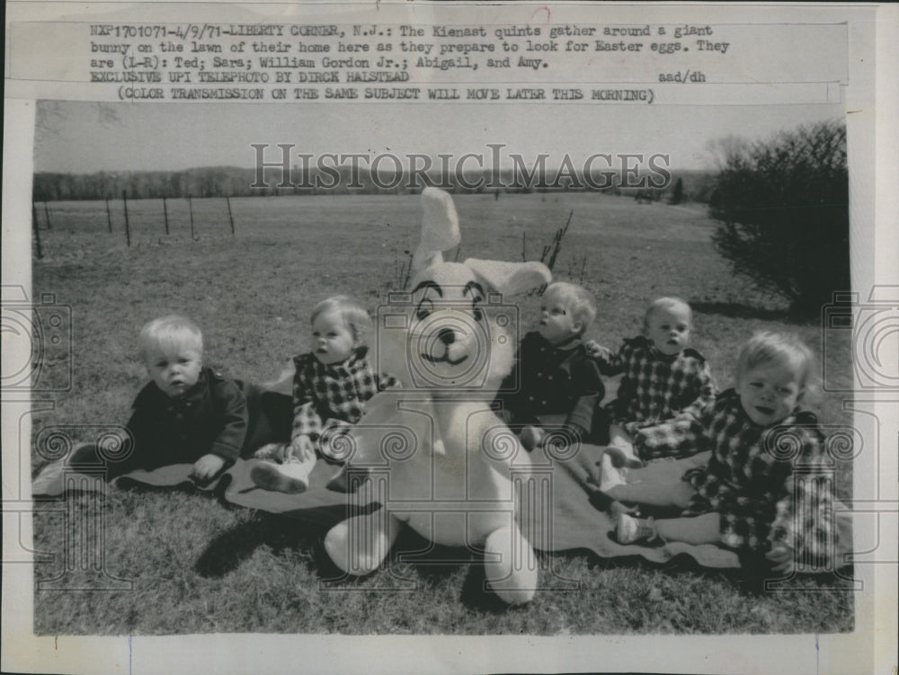 1971 Press Photo Kienast Quintuplets Ted Sara William Abigail Amy Easter - Historic Images