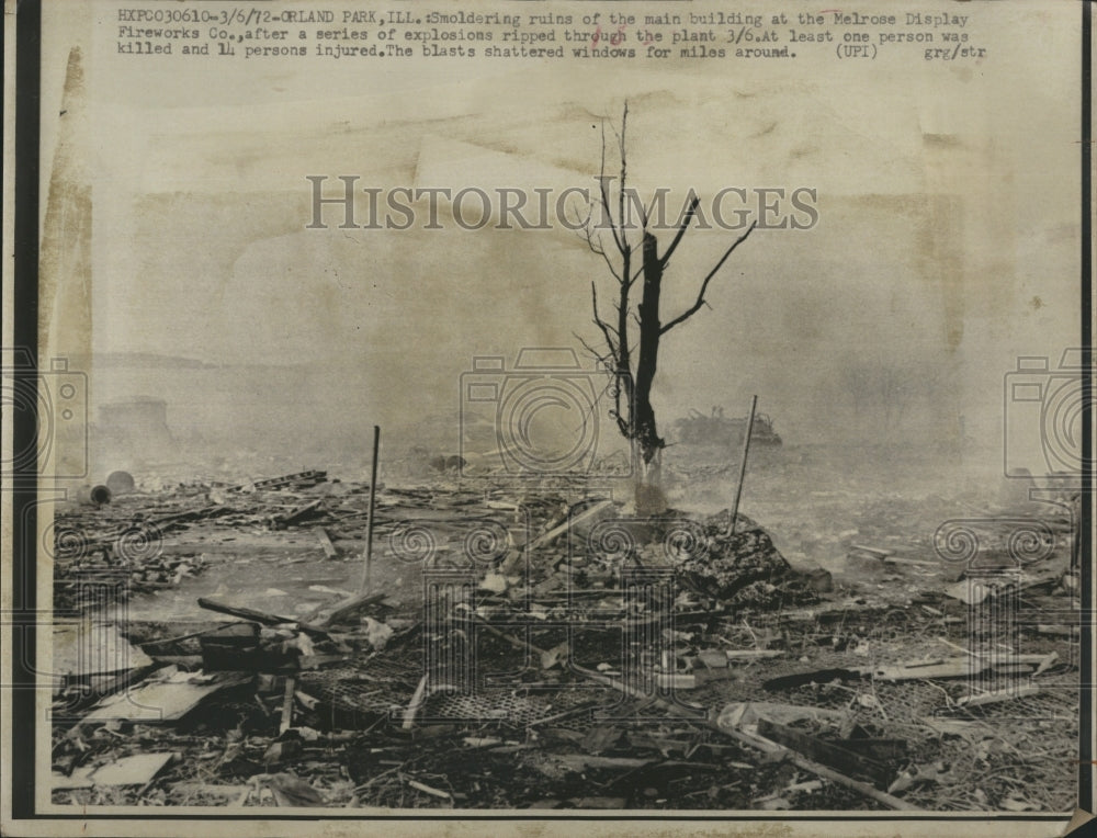 1972 Press Photo Blasts in fireworks plant building which kill people - Historic Images