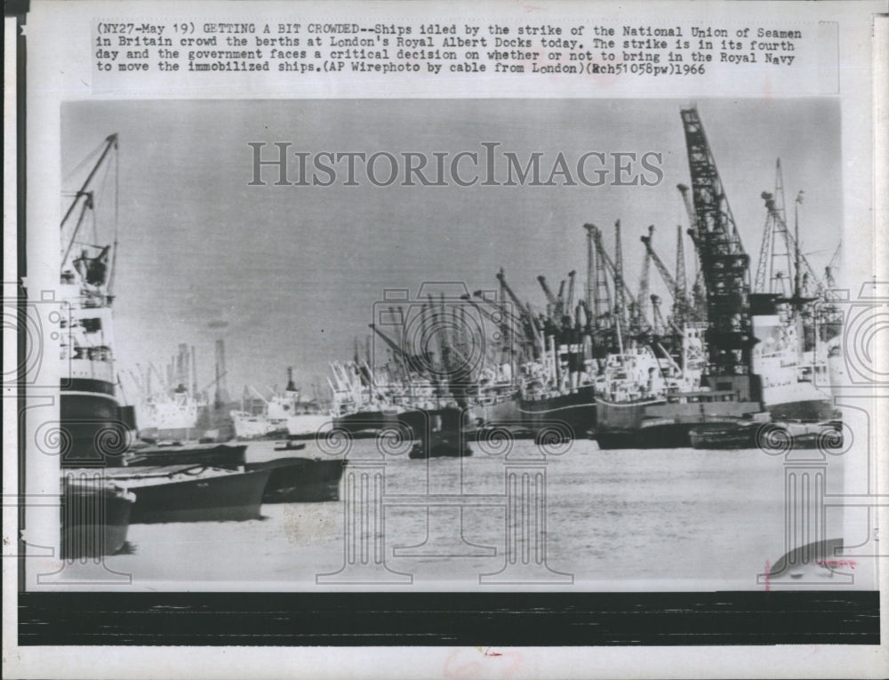 1966 Press Photo Ships at London&#39;s Royal Albert Docks - RSH15761 - Historic Images