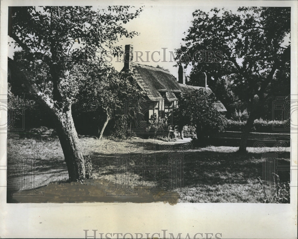 Press Photo Cottage of Anne Hathaway in Warwickshire - RSH15765 - Historic Images